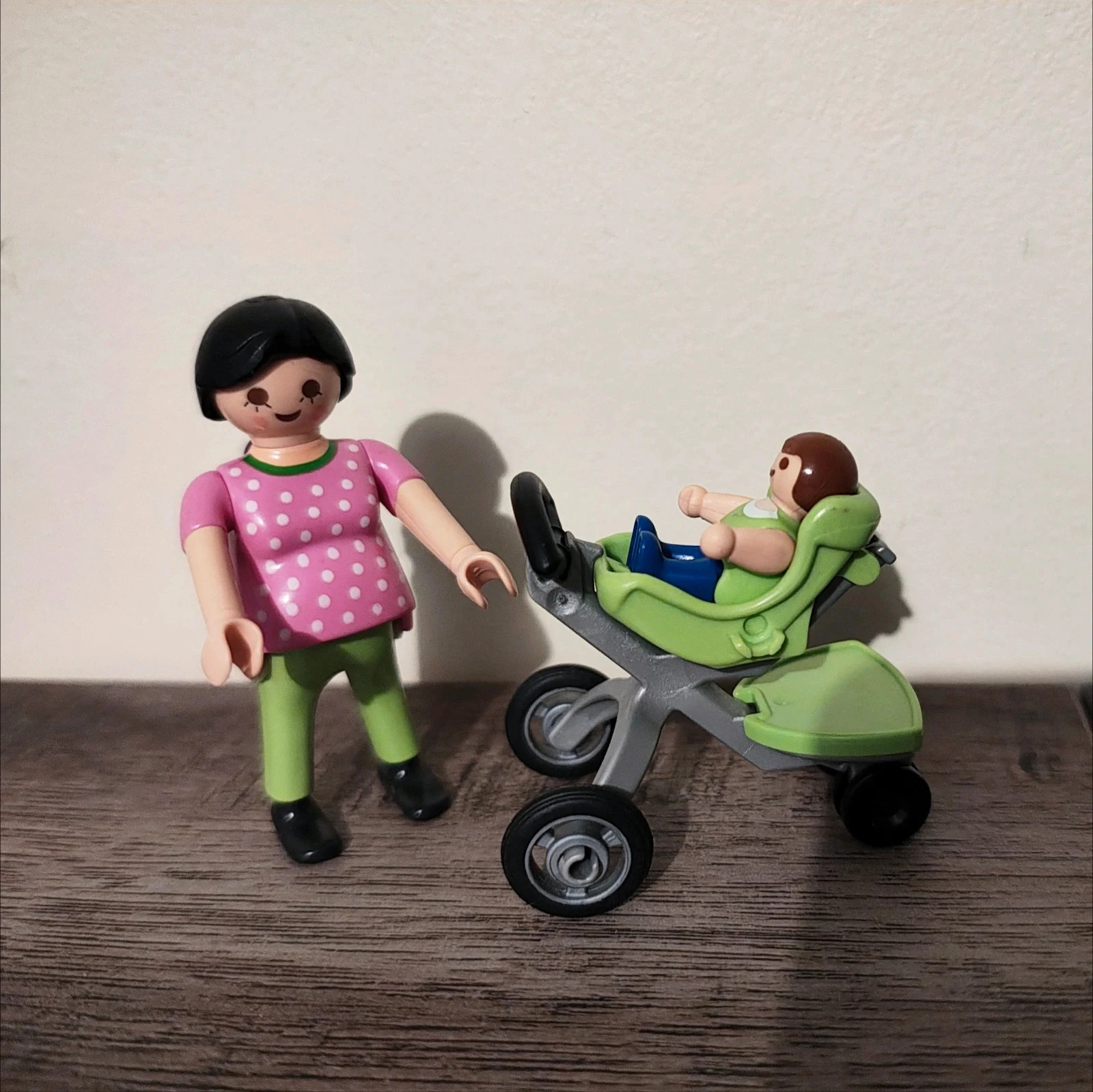 Lot playmobil famille,maman enceinte , poussette et bébé